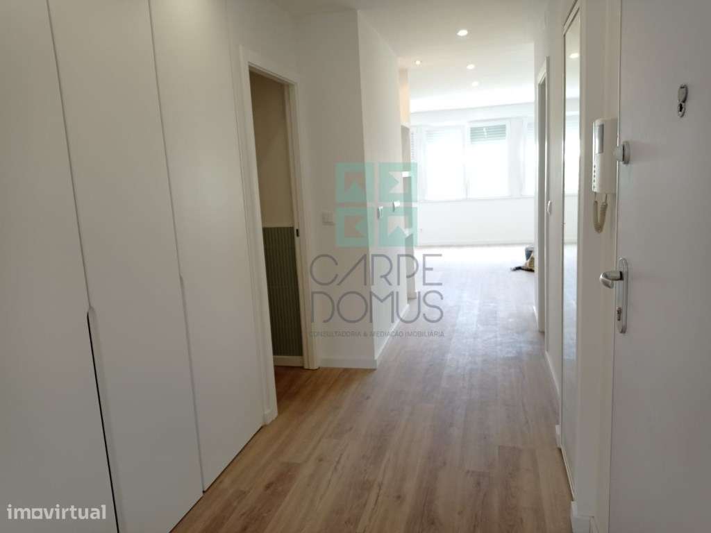 Apartamento T3, totalmente renovado, c/ varandas, na Avenida do Uru...-9