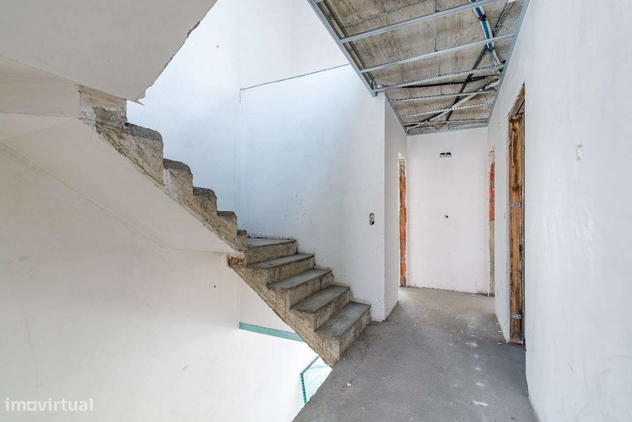 Moradia T3 Famões | Nova | Garagem | Terraço-16