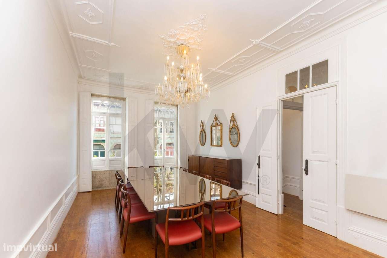 Design e Sofisticação no Bonfim: Moradia T4 de Luxo com Terraço - Grande imagem: 4/32