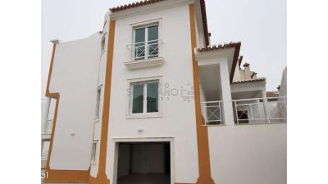 Moradia Geminada T3 em Ericeira-23