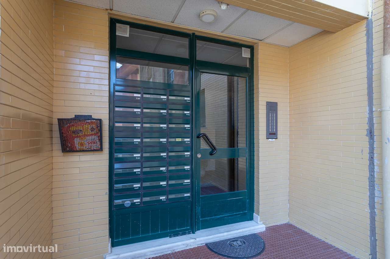 Apartamento T3, situado em Algueirão-23