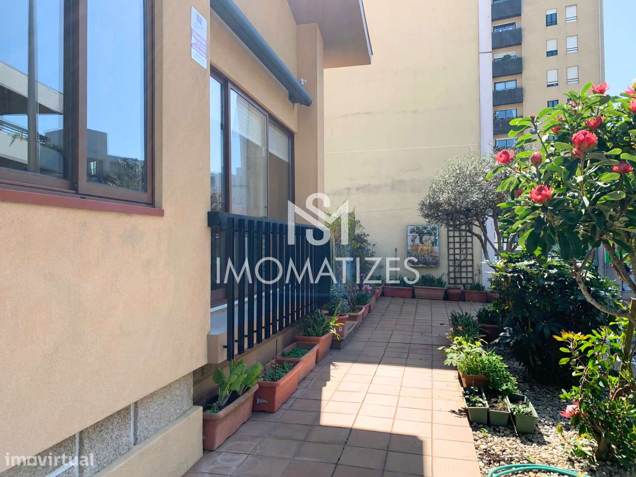 Moradia T3+2 com garagem dupla no coração da Maia - Grande imagem: 3/39