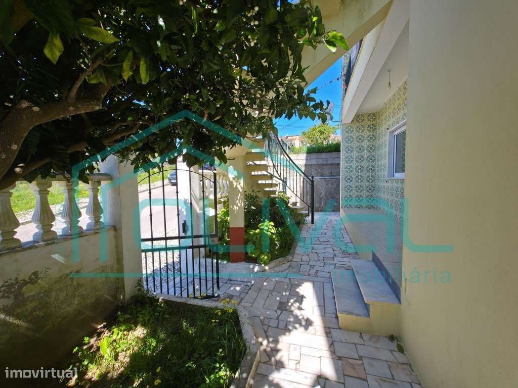 Moradia Independente com terreno, muito bem localizada com vista pa...-8