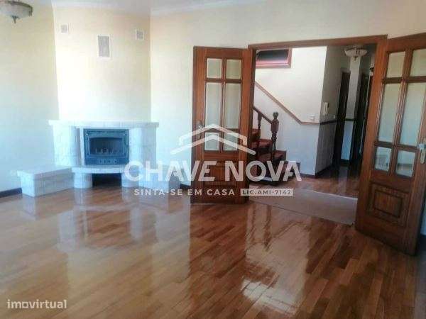 Andar Moradia T3 Duplex, c/ Terraço, em Campanhã - Grande imagem: 1/21