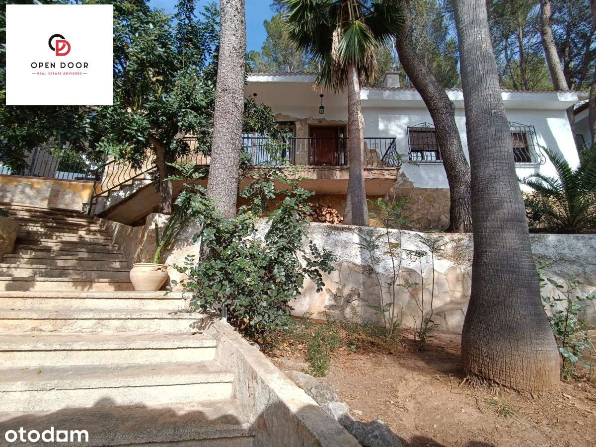 Śródziemnomorska willa marzeń z widokiem na góry-1