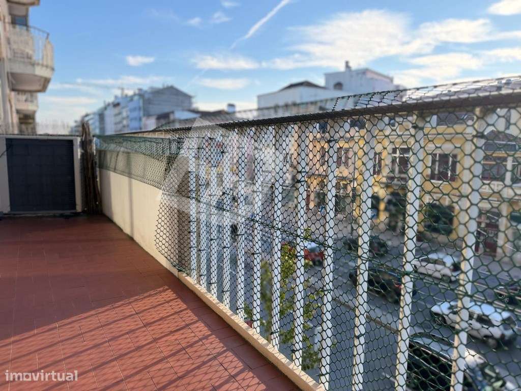 Apartamento T4 c/ Varanda - Av. Lourenço Peixinho-11