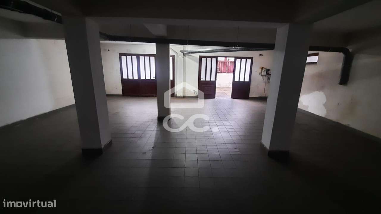 Apartamento T1+1 com Armazém e lugar de garagem-24