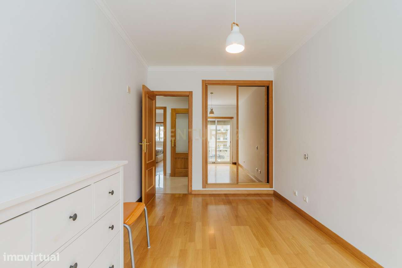 Moderno Apartamento T3 com Garagem em Palhais, na Charneca de Caparica - Grande imagem: 5/34