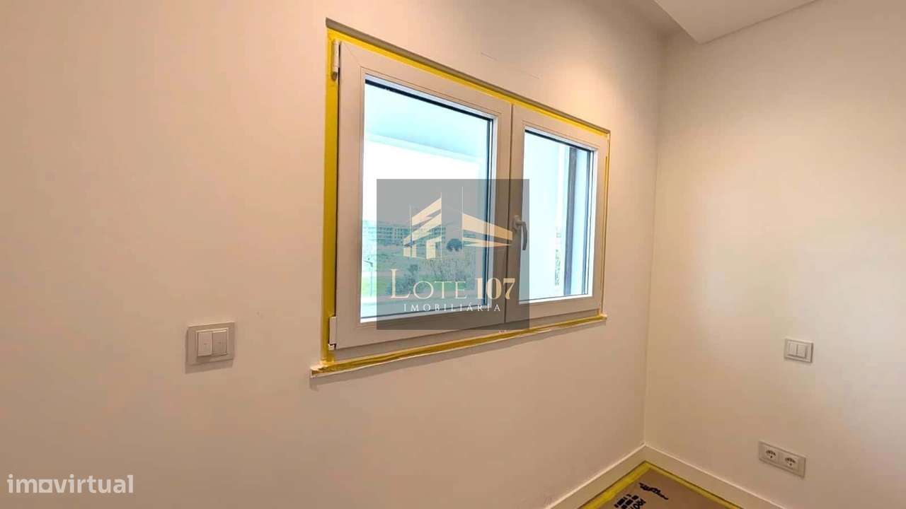 Apartamento T2 Novo em Val Flores-15