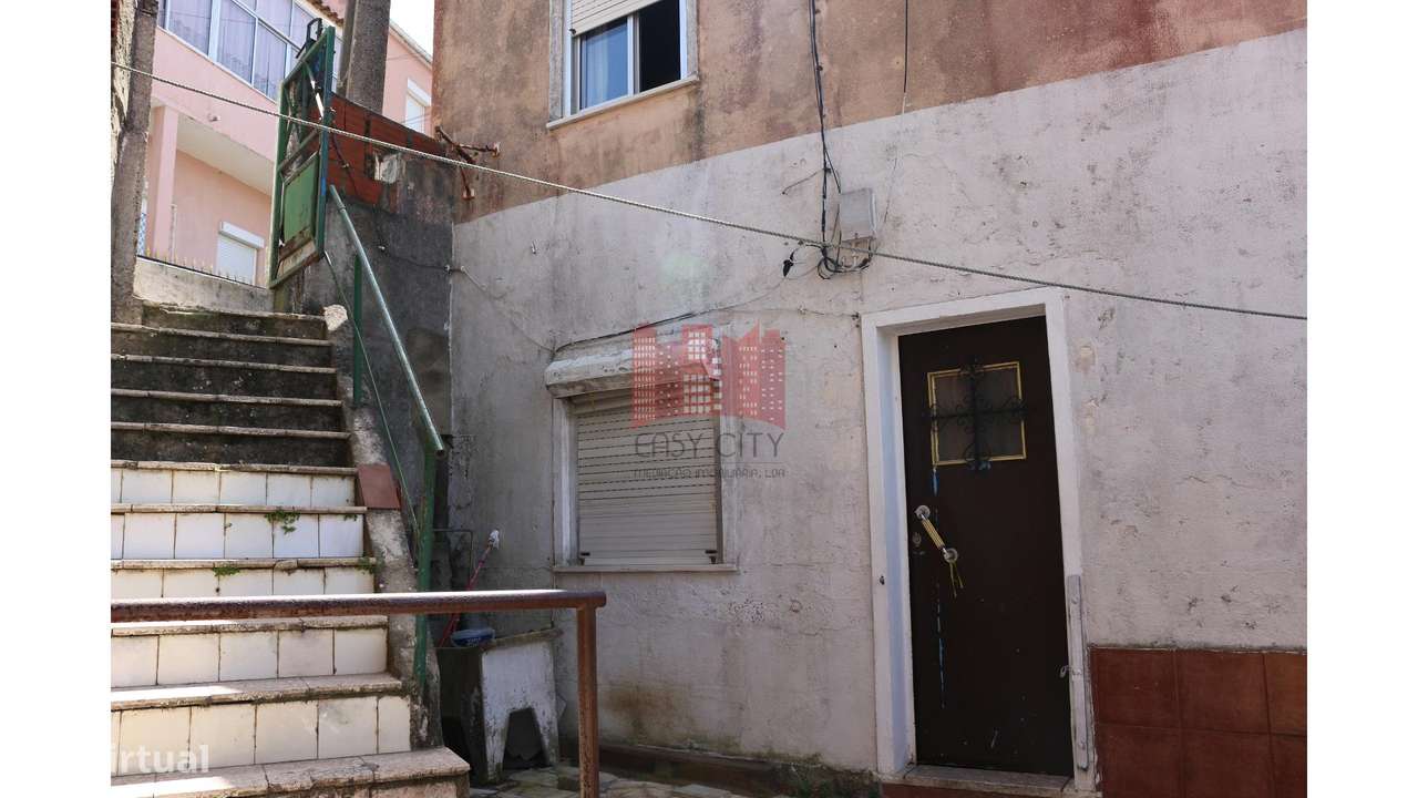 Moradia T2+T2 | Terreno 326 M2-17