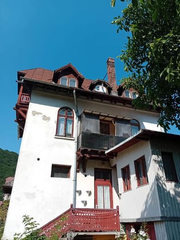 Apartament 3 camere situat in zona ultracentrala a orasului Sinaia-0