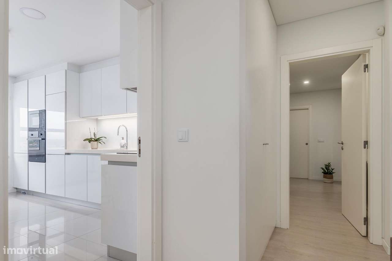 T2 Moderno (2020) com Box para 2 Carros na Urb Casas do Lago,...-8