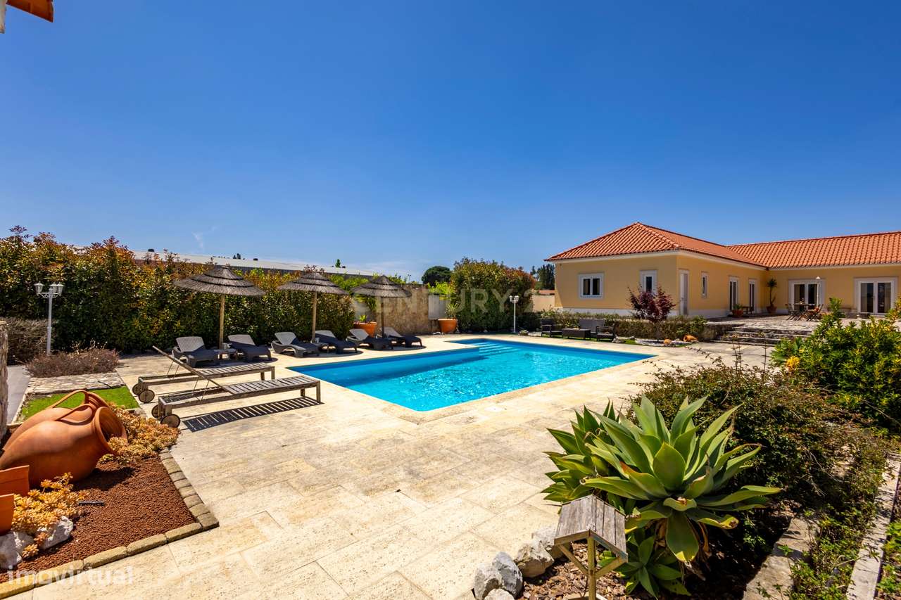 Moradia T5 Térrea com Piscina, Garagem e Lote de 2000 m² – Venda do Al-0