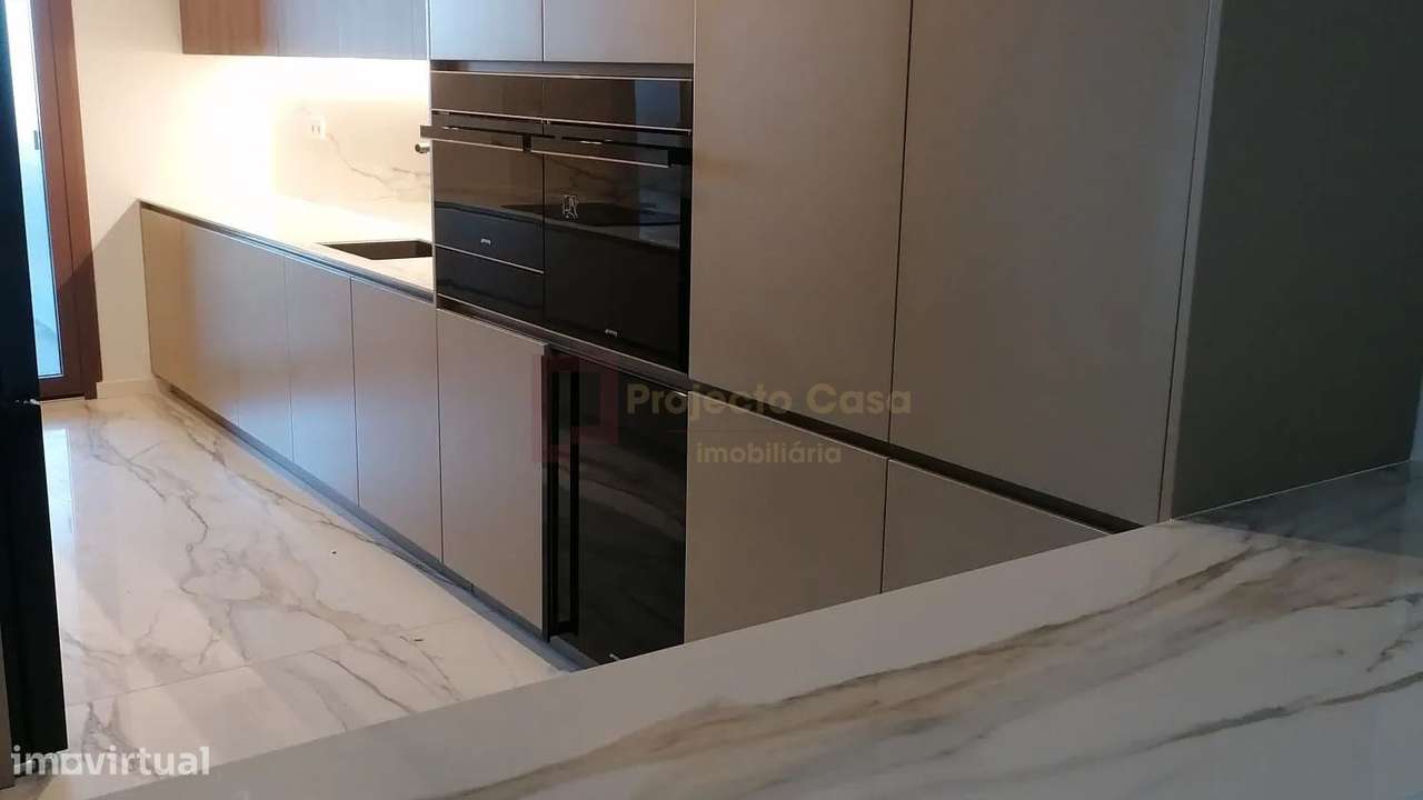 Apartamento Exclusivo com Vista Deslumbrante sobre o Douro-0