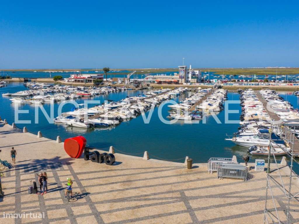 Andar de Moradia T3 Remodelado com Pátio em Faro-13