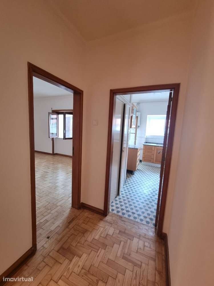 Apartamento T2 na Av. Bissaya Barreto, Celas - Grande imagem: 2/11