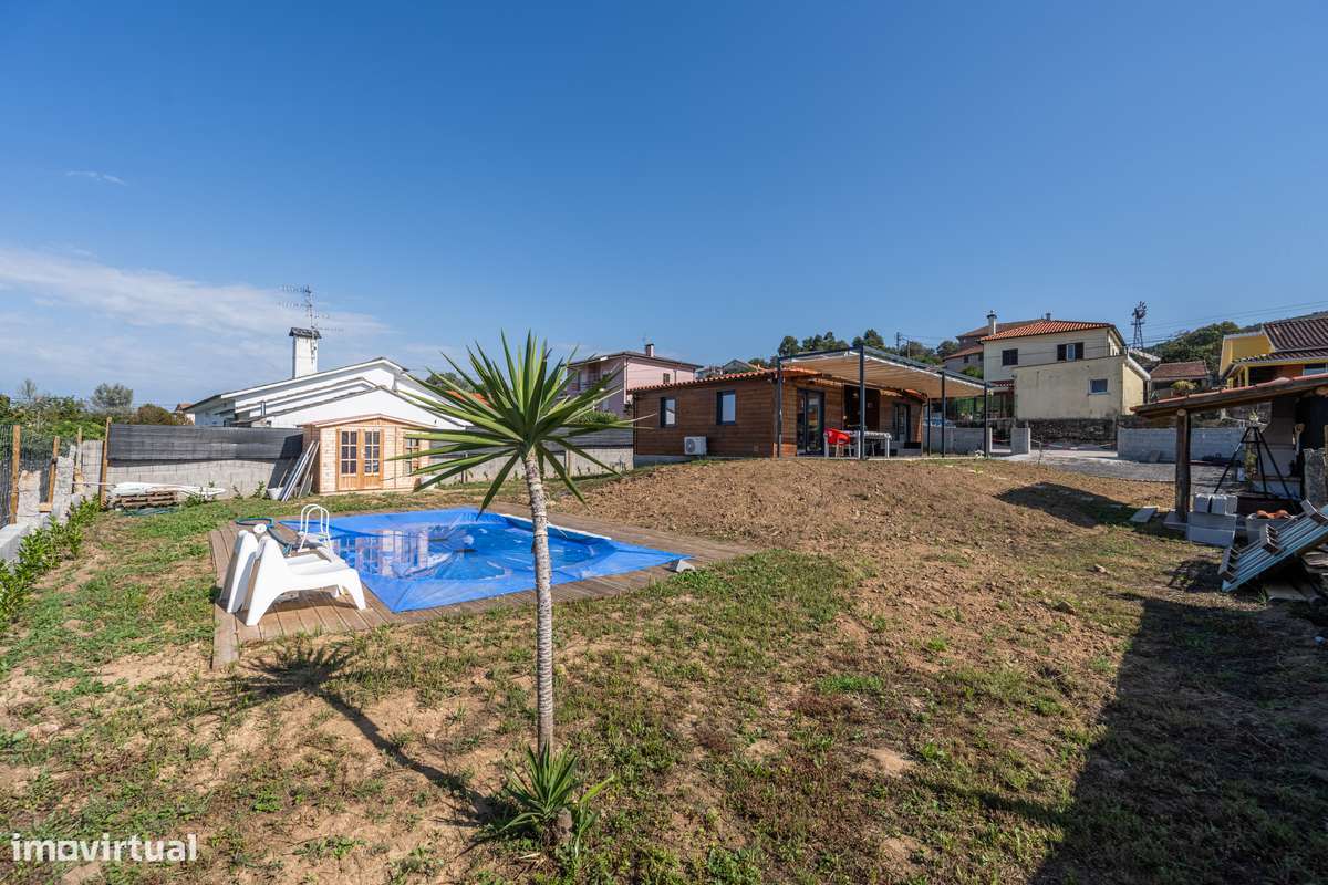 Moradia individual T2 térrea com piscina-6