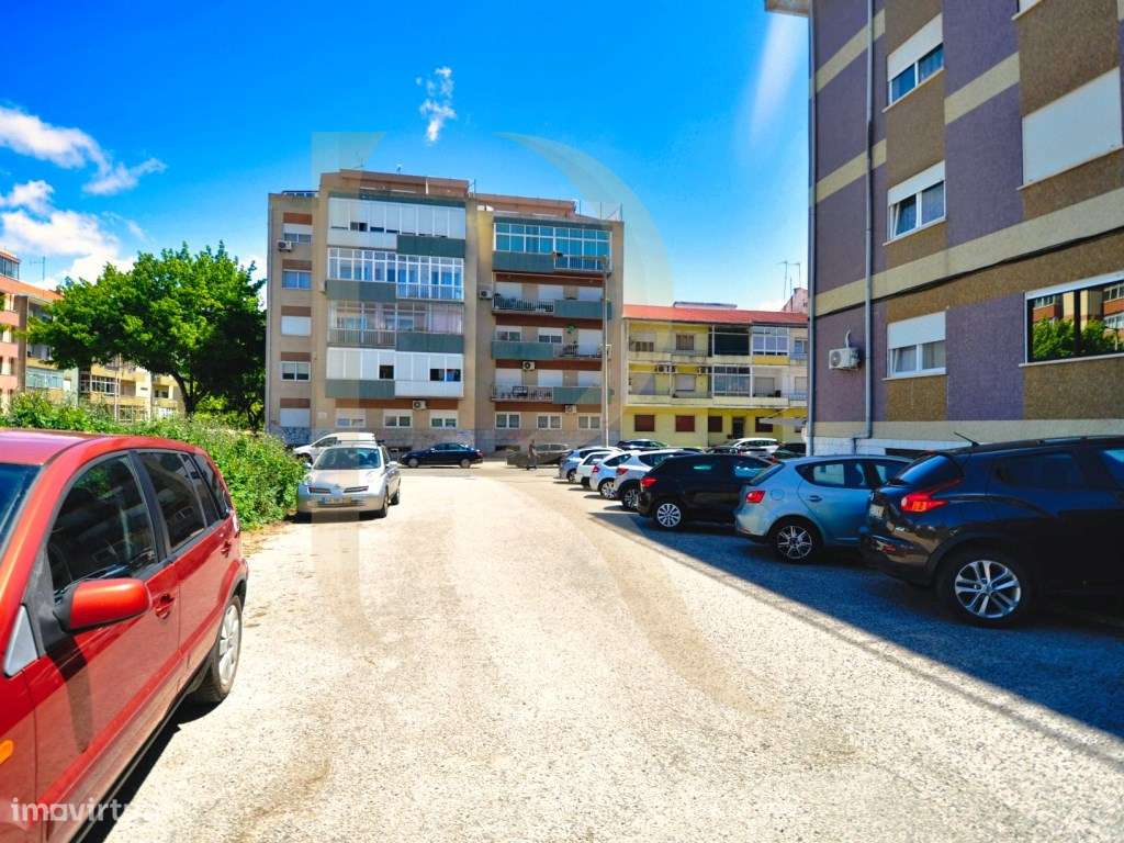 Apartamento T2 Totalmente remodelado em Almada-17