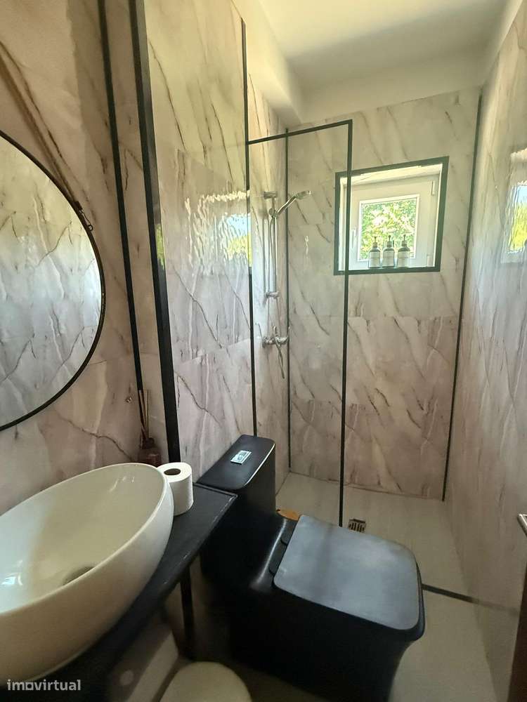 Moradia geminada Bi-Familiar T3 + T1 — Dois espaços...-10