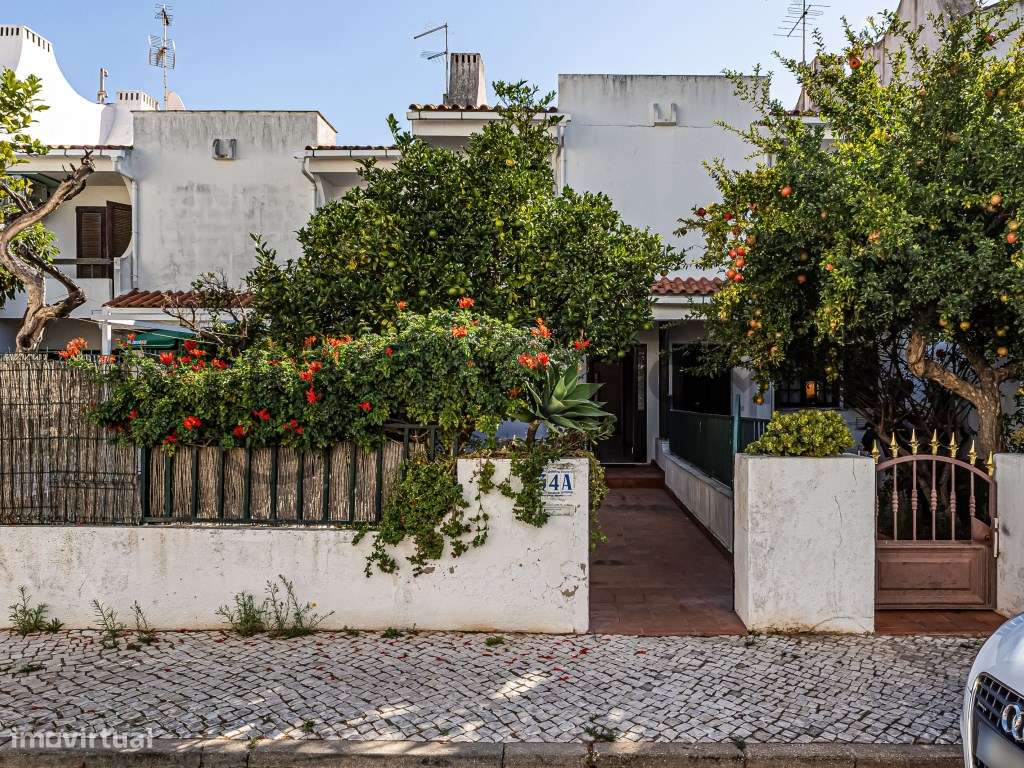 Moradia T2 +1 com garagem e espaço exterior-1