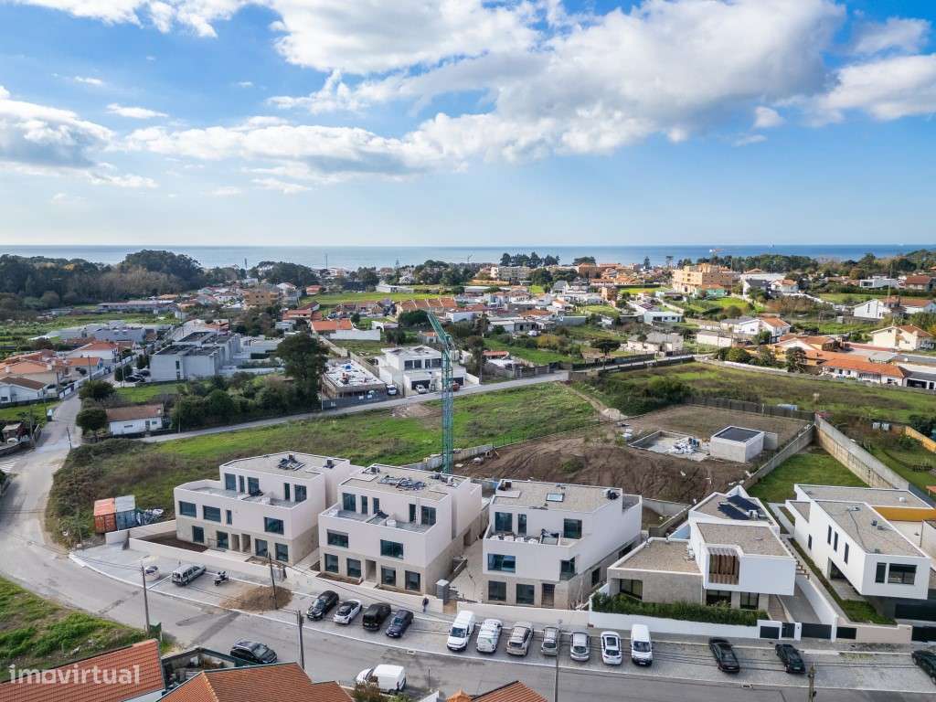 Moradia V3 Geminada com terraço e jardim, a 900 metros do mar-16