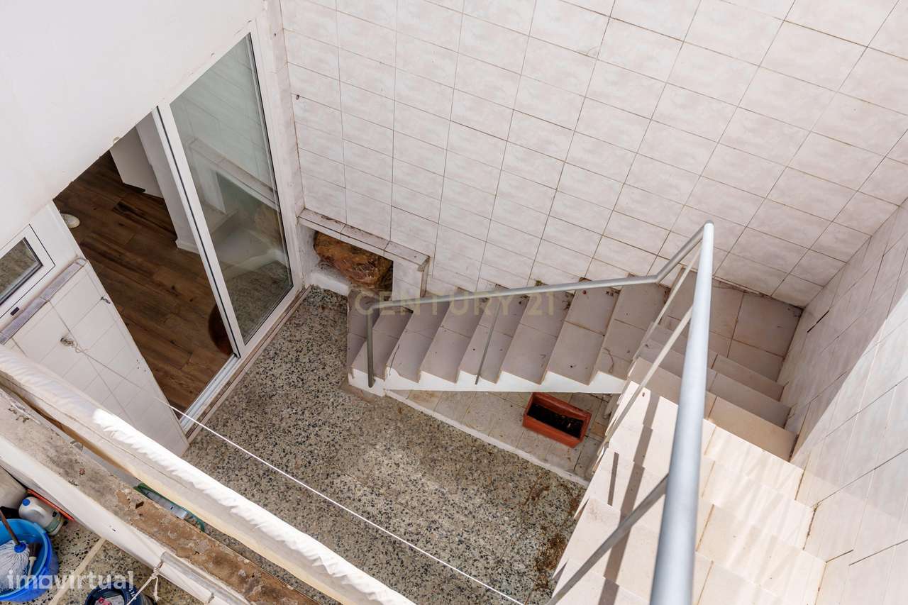 T2 renovado com varanda e terraço no Centro Histórico de Silves-7