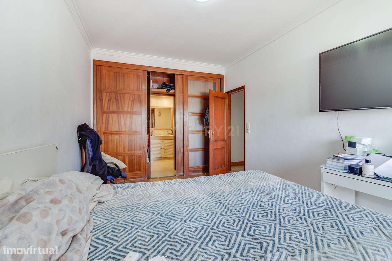 Um dos poucos T4 disponíveis | 148 m² | 2 Elevadores | Excelente Local-17