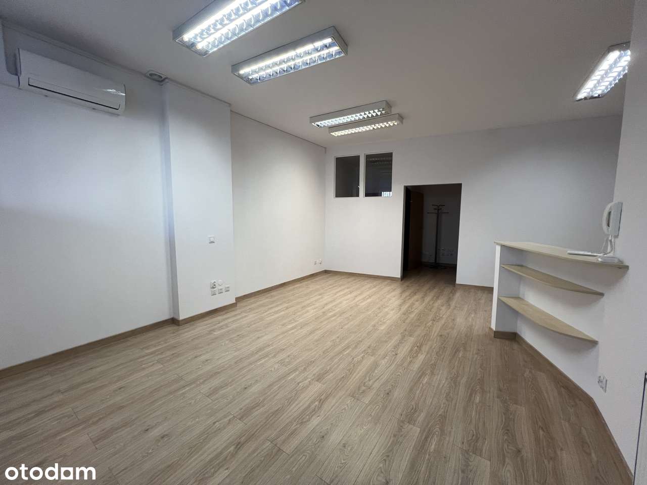 Na sprzedaż przestronne biuro przy Armii Krajowej!-2