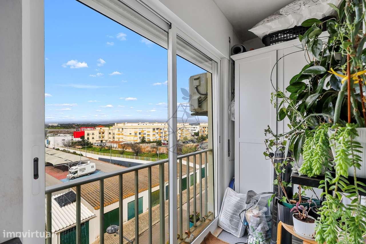 Apartamento T3 totalmente Remodelado no Parchal - Lagoa - Grande imagem: 5/41