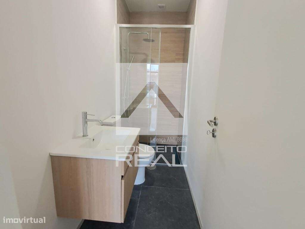 Loja totalmente renovada – Pronta a iniciar atividade – a 400 m da Est-10