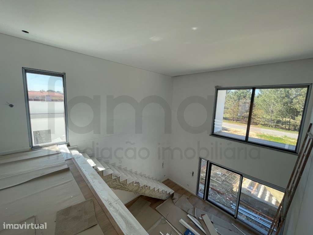 Moradia T3 com jardim e piscina em zona residencial tranquila-40
