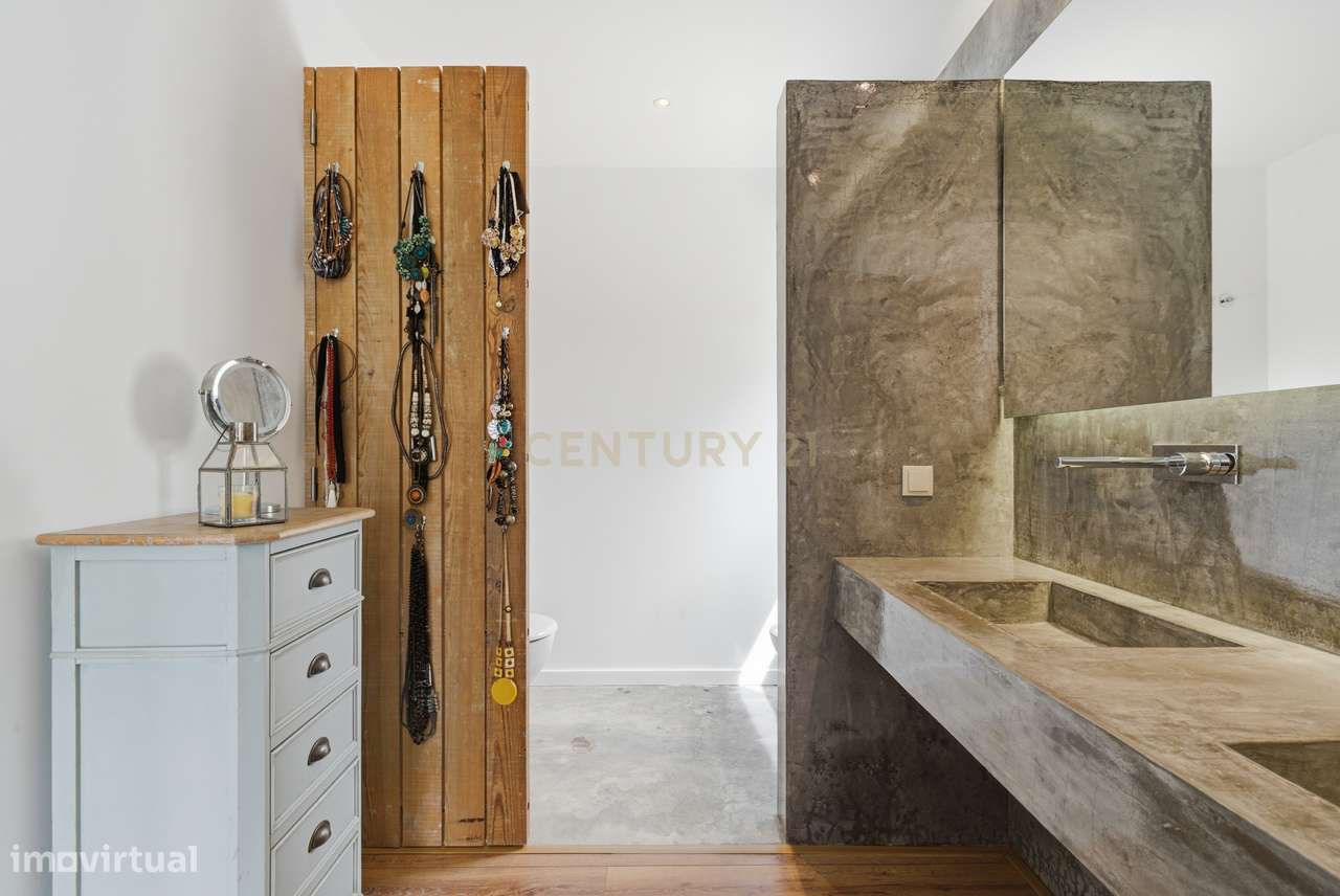 Quintinha T4 com edificação contemporânea no coração do Oeste, com ter-23