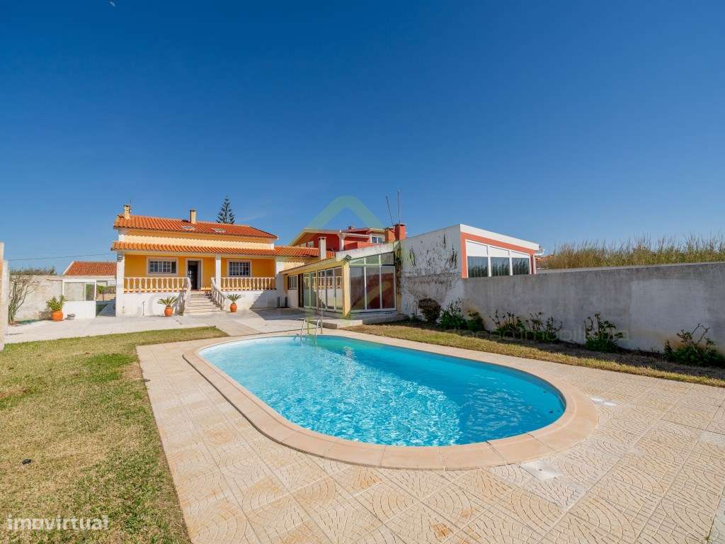 Moradia T2+2 com piscina e Vista Mar em Localização única-34