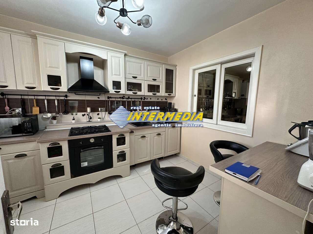 Vanzare Casa 4 camere  P+1E cu 232 mp teren CETATE Dealul Furcilor - Imagine principală: 4/10