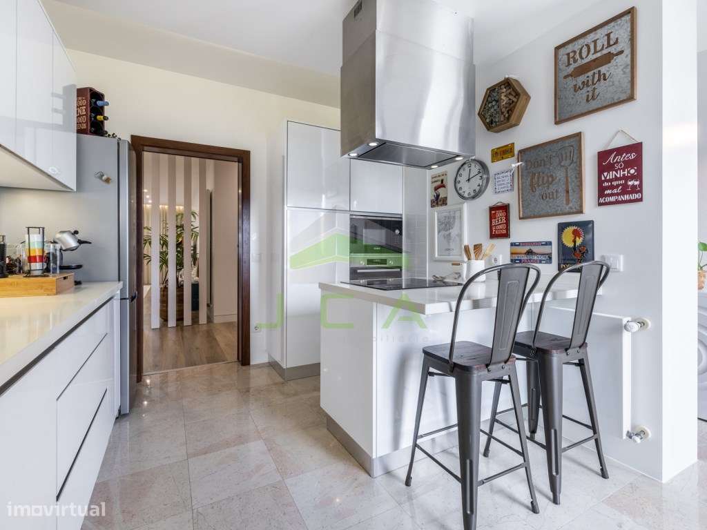 Apartamento T4 com terraço e piscina-5