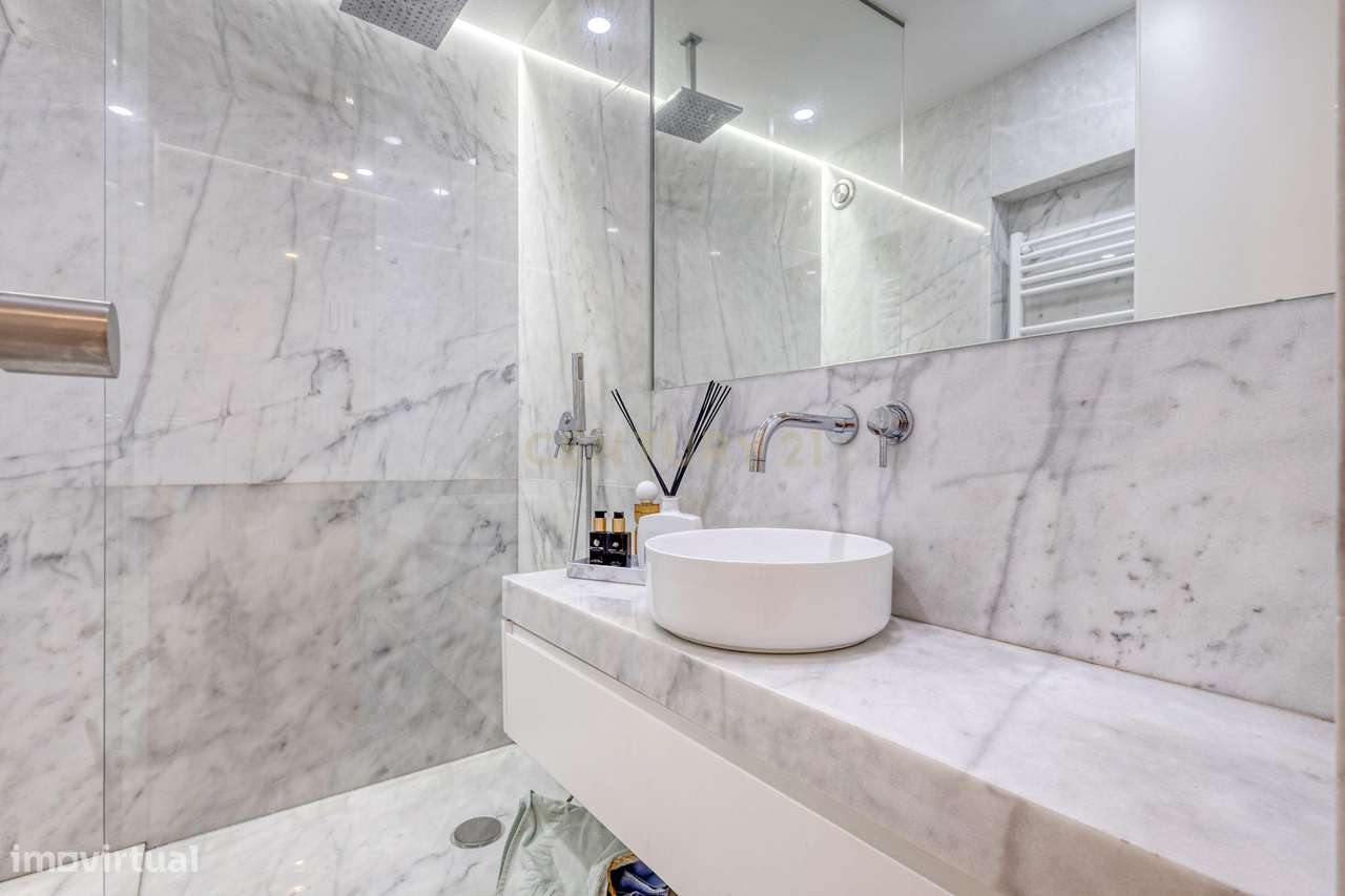 T3 Renovado com Terraço a 200m da Praia de Lavadores-12