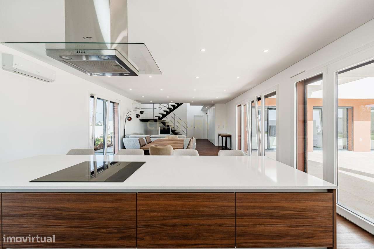 Moradia T4 em Fernão Ferro, Seixal, com Piscina e enorme Jardim-20