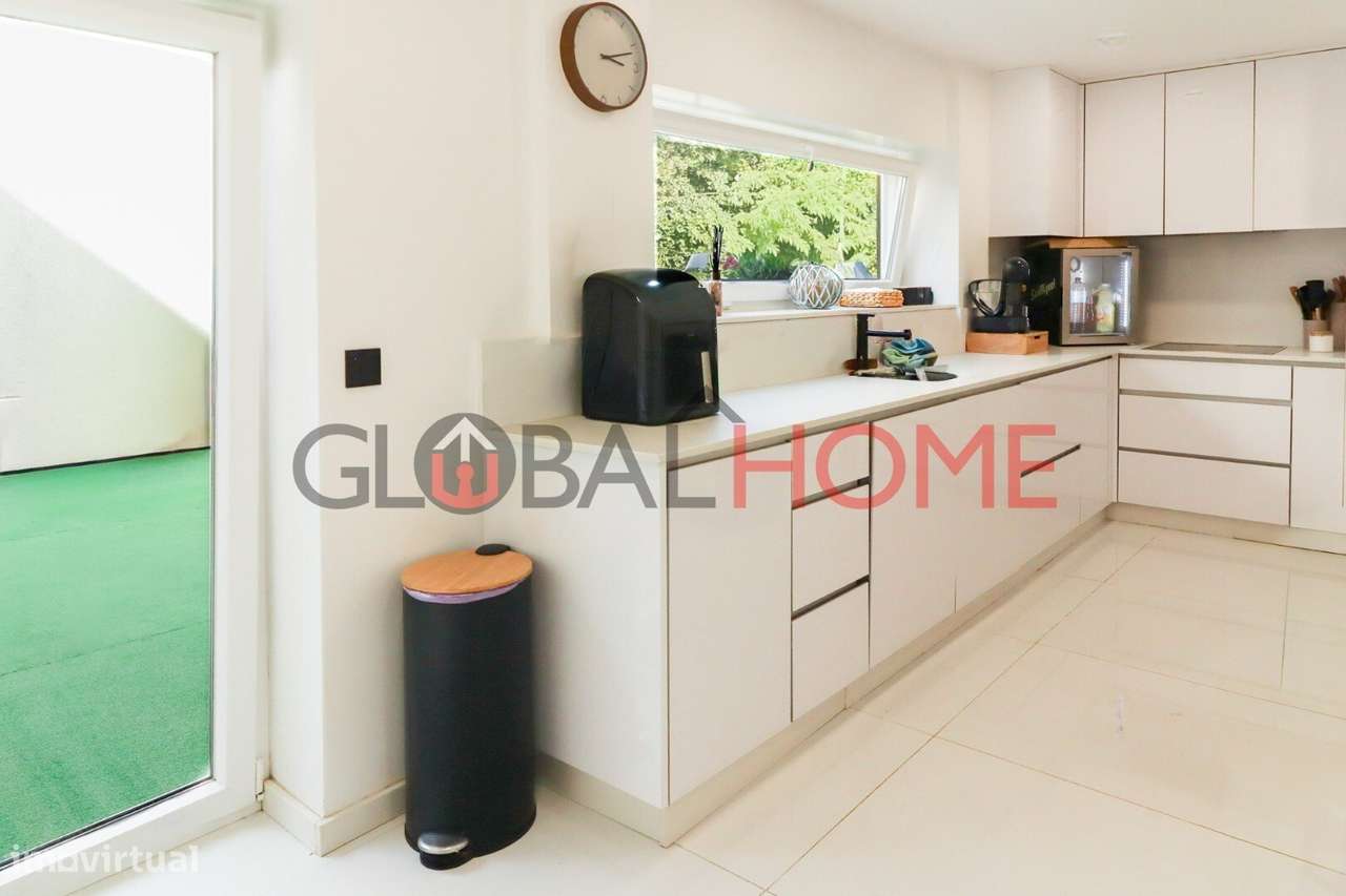 Moradia bifamiliar T4 em São Pedro da Cova - Grande imagem: 5/40