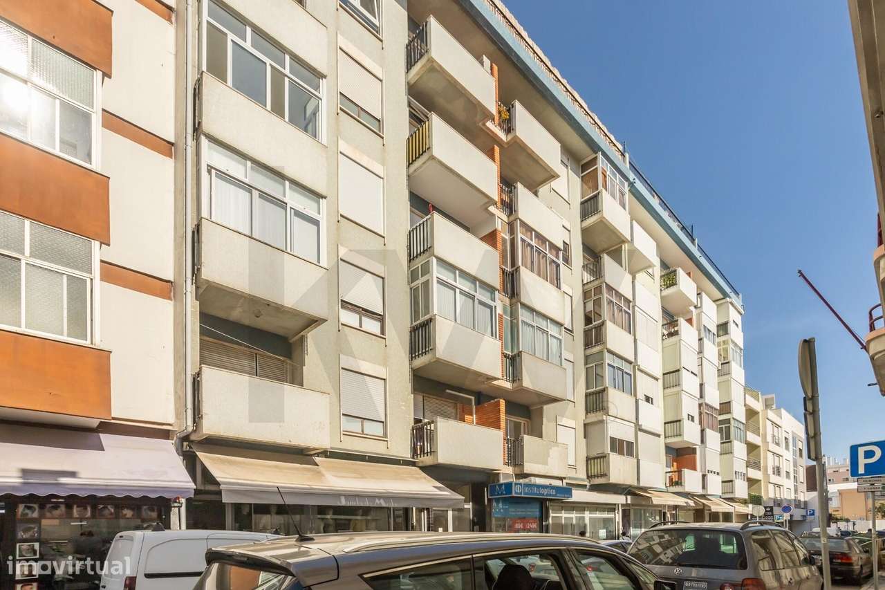 Apartamento T4 transformado em T3 totalmente remodelado na Cova da Pi-36