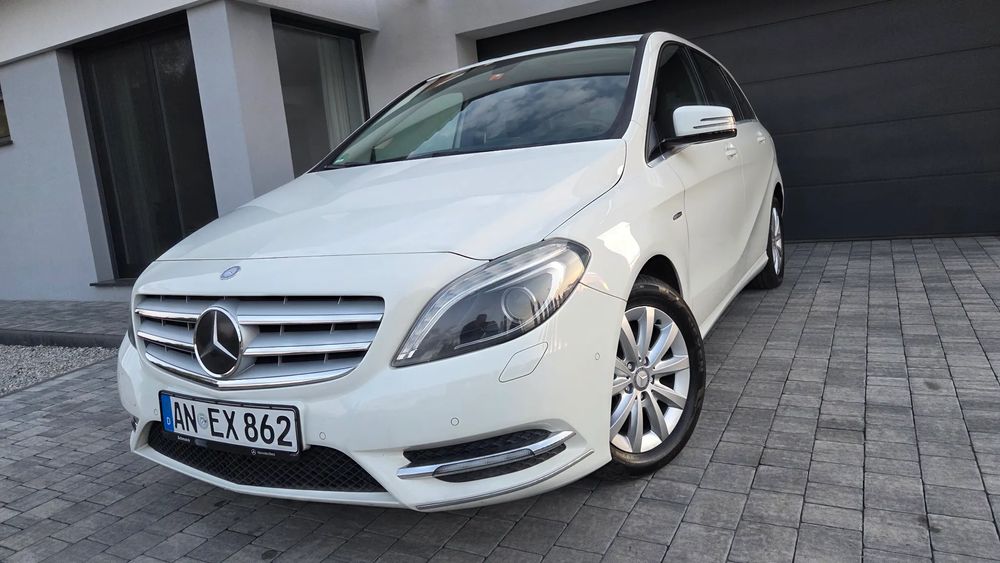 Mercedes-Benz B W246 180 (BlueEFFICIENCY) 2012