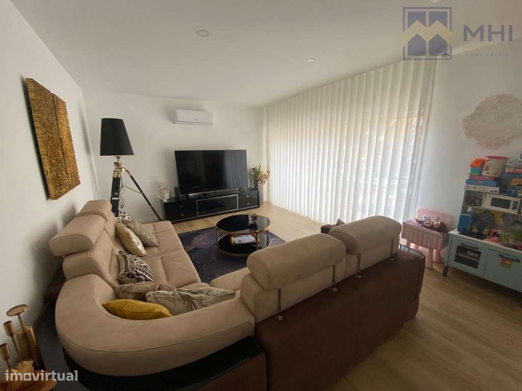 Excelente moradia Bifamiliar T3, a 100 metros da praia em Canidelo-30