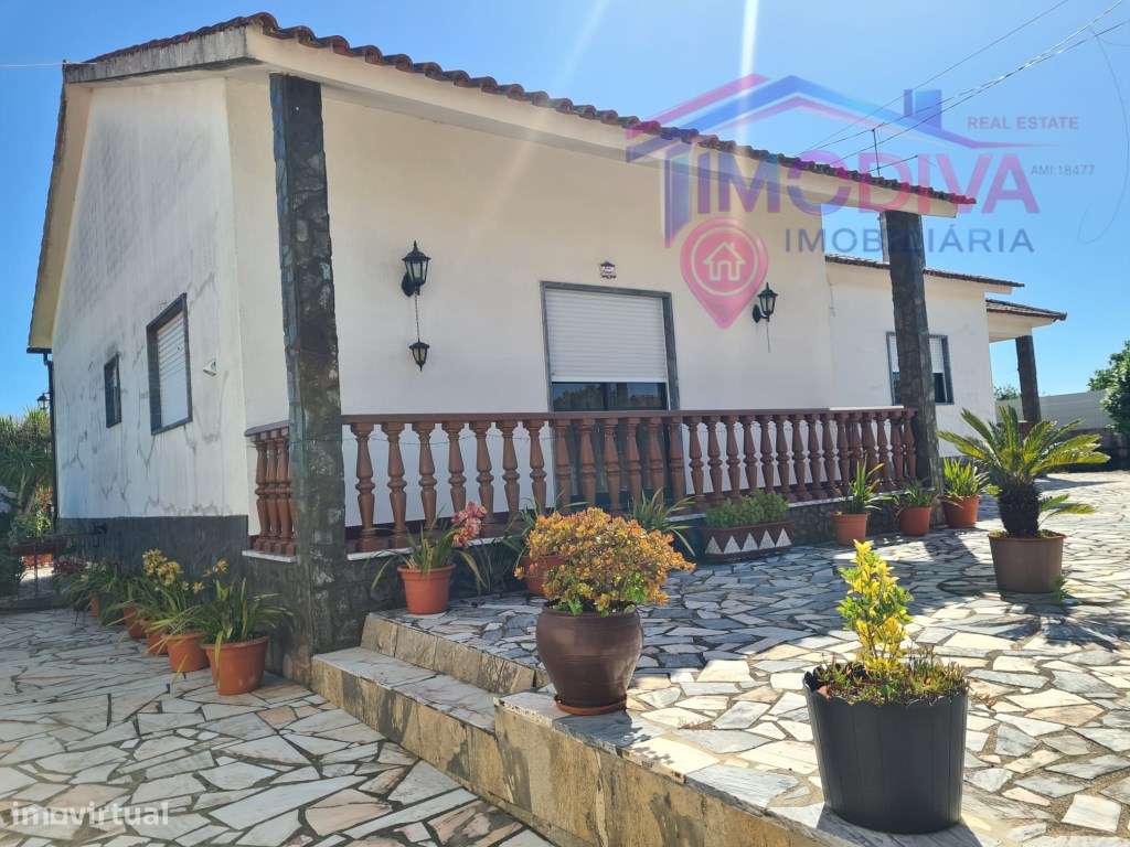 Moradia térrea T4, com churrasqueira e jardim em Arega-8