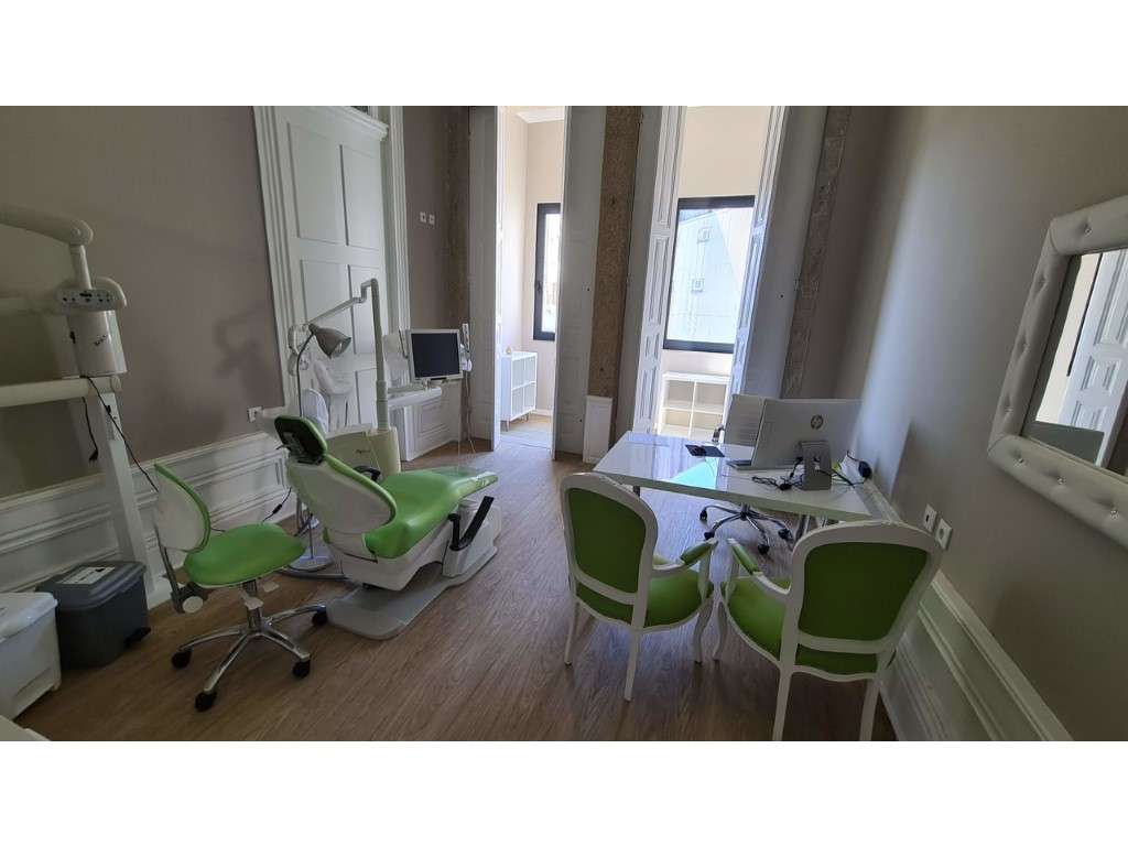 Prédio remodelado no Porto - Grande imagem: 4/22