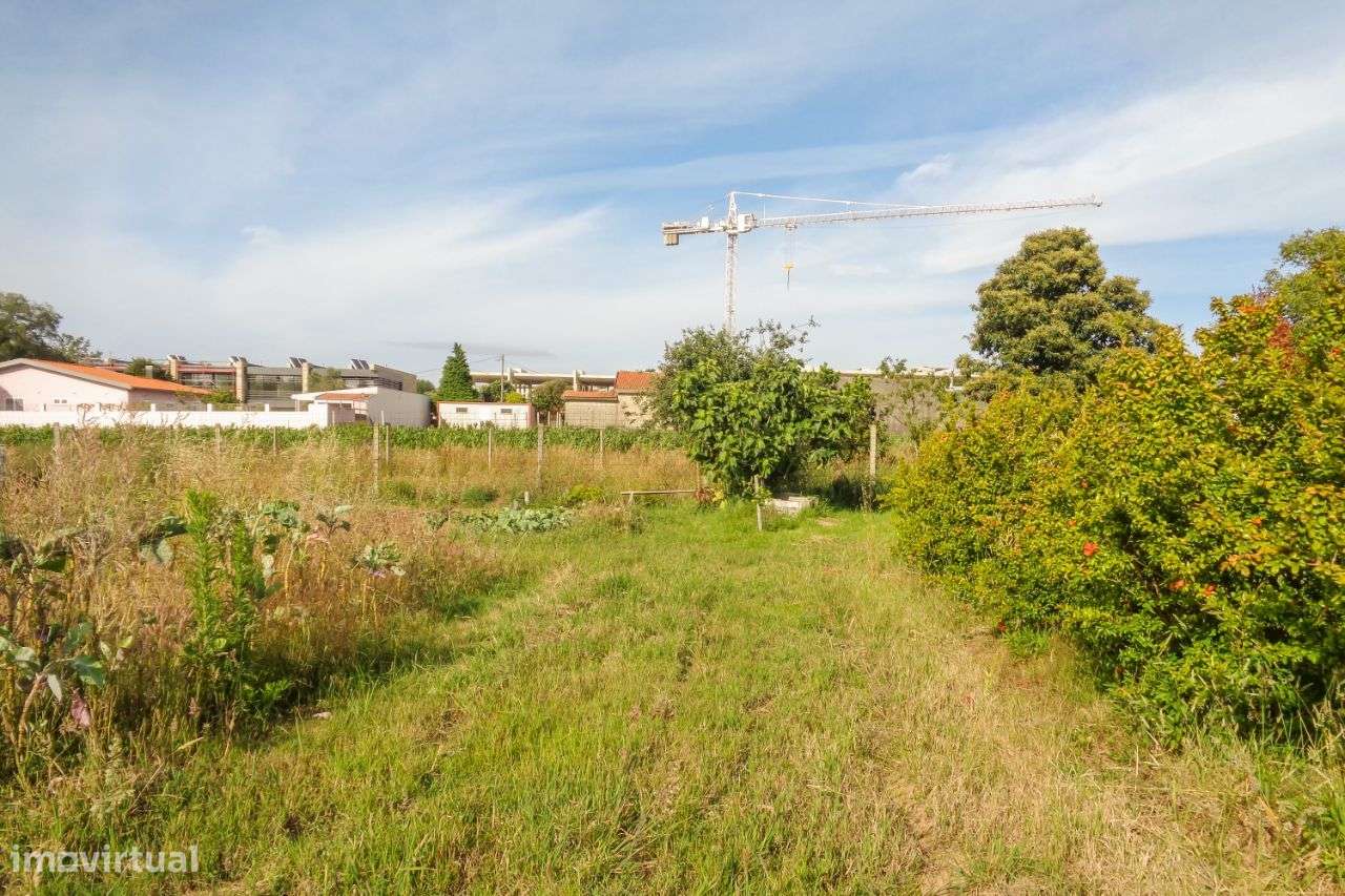 Terreno c/ viabilidade de construção de 2 moradias, perto da praia. - Grande imagem: 5/6
