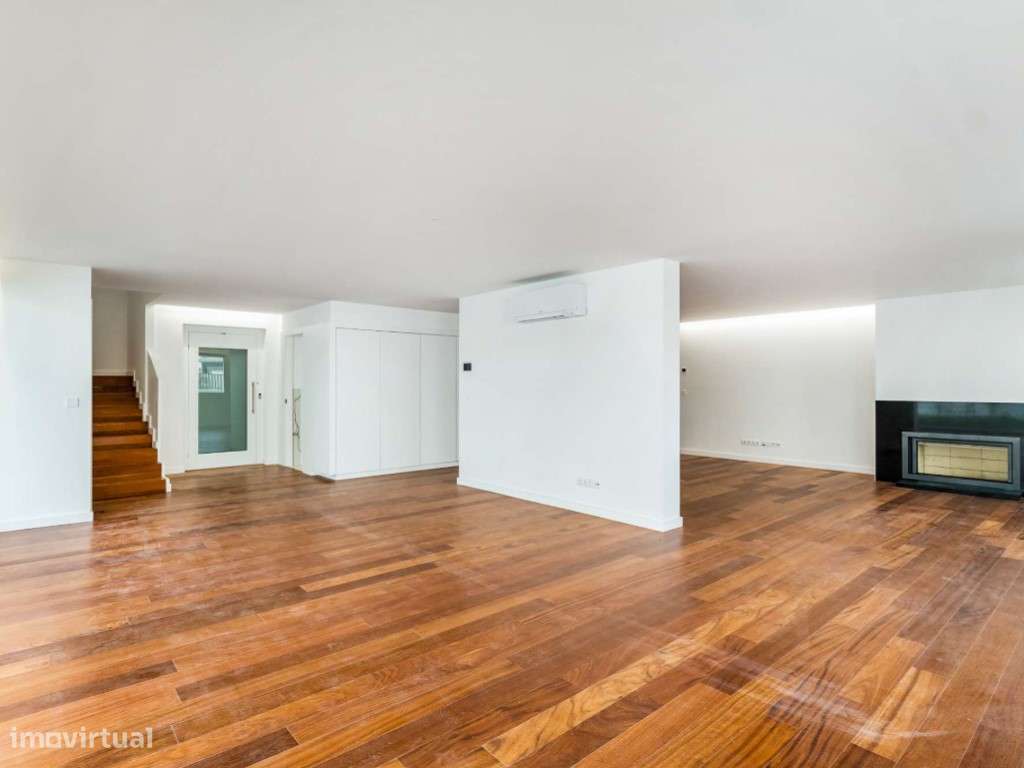 Moradia T3 com jardim e garagem fechada em Leça da Palmeira - Grande imagem: 2/25