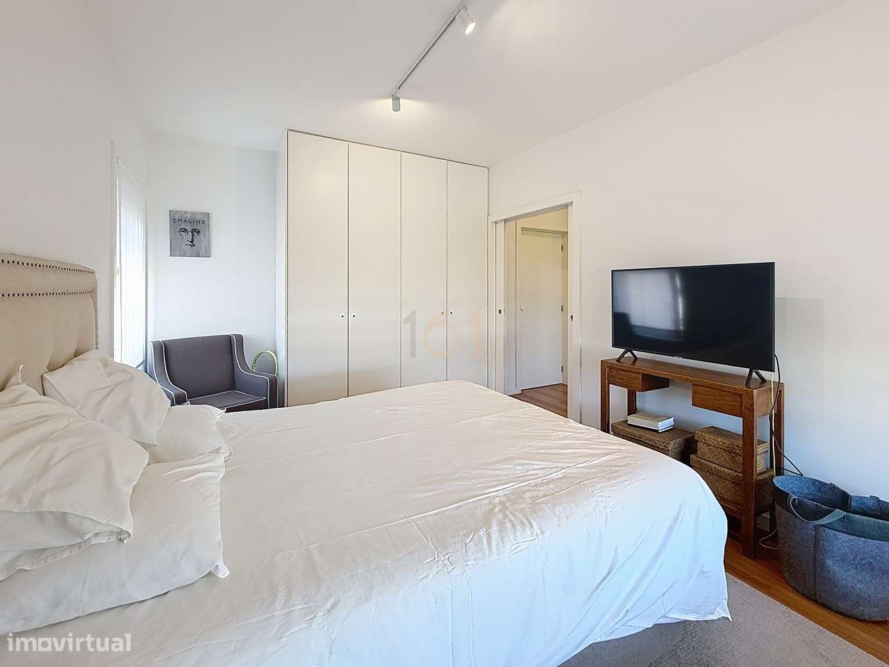 Apartamento T4 Duplex com Terraço e 4 Lugares de Garagem, com Possibil-27