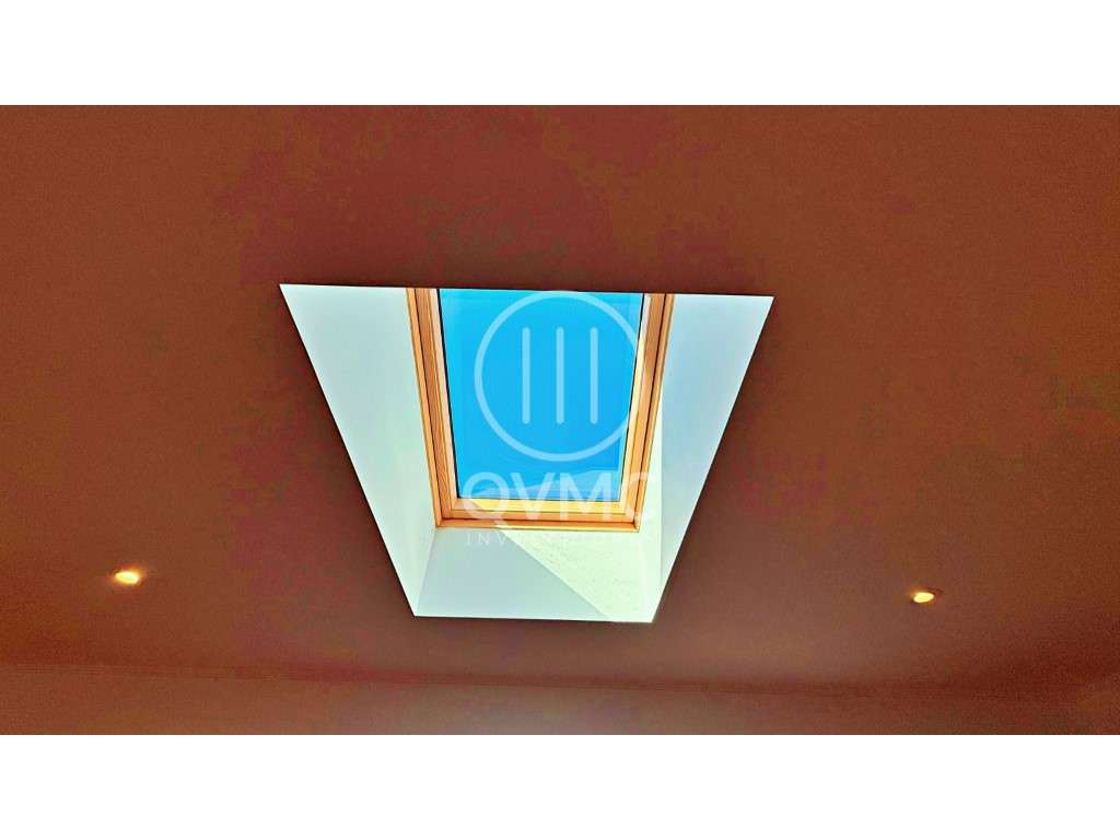 Moradia T2+1 em Mem Martins com logradouro-11