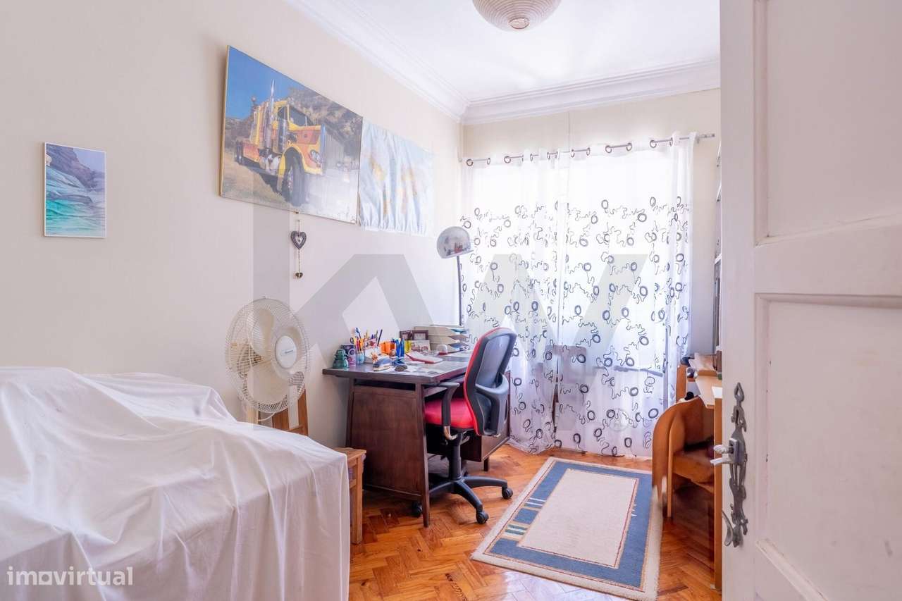 Quinta com 14.920m2 com Moradia T6 e Café em Tomar-11
