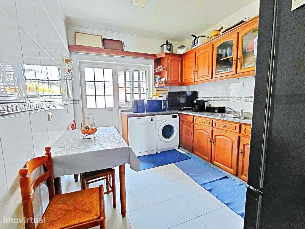 Moradia em Vale de Milhaços - junto à Escola-9