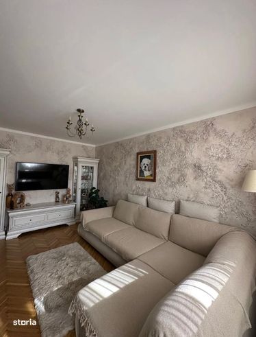 Spre vânzare, apartament cu 3 camere, Bl. Dacia Oradea
